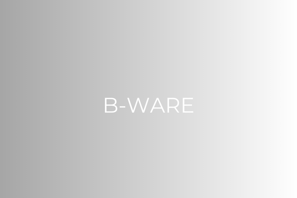 Grauer bis weißer Hintergrund mit dem Wort B-WARE in dünnen, weißen Großbuchstaben in der Mitte des Bildes.