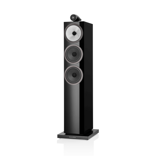 Der Bowers & Wilkins 703 S3 Standlautsprecher Stück ist ein hoher, schwarzer Standlautsprecher mit Tweeter-on-Top, Aerofoil-Profil-Tieftöner und einem entkoppelten FST™ Continuum-Mitteltöner vor einem schlichten Hintergrund.