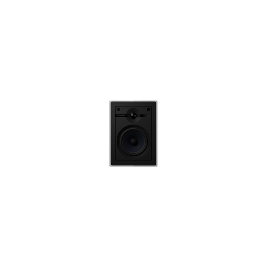 Ein weißes, rechteckiges Bowers & Wilkins CWM652 Wandeinbaulautsprecher-Stück mit sichtbarem Tief- und Hochtöner steht mittig vor einem schlichten schwarzen Hintergrund, der seine raffinierte audiophile Klangqualität unterstreicht.
