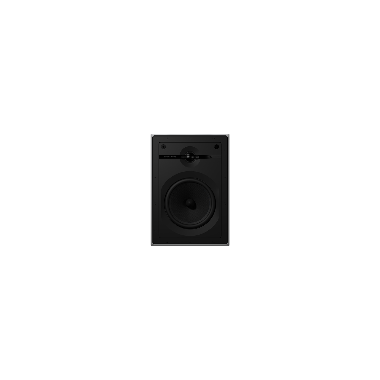 Ein einzelnes weißes Bowers & Wilkins CWM664 Wandeinbaulautsprecher-Stück mit rechteckigem Rahmen steht mittig vor einem schlichten schwarzen Hintergrund und verfügt über einen runden Tieftöner und einen kleineren Hochtöner mit Hochfrequenzschalter darüber.