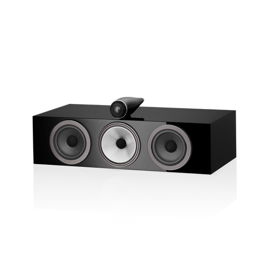 Der Bowers & Wilkins HTM71 S3 Centerlautsprecher in Glanzschwarz verfügt über drei runde Fronttreiber und einen oben angebrachten zylindrischen Hochtöner, der sich auf einer glänzenden Oberfläche spiegelt - ideal für eine hervorragende Klangqualität im Surround-Sound-System.