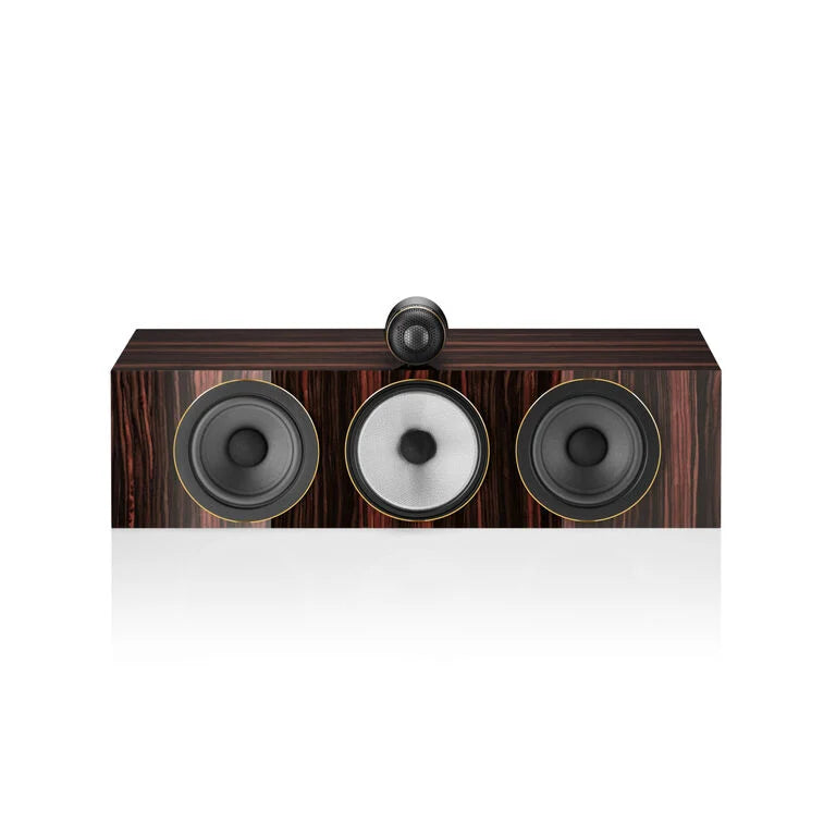 Der Bowers & Wilkins HTM71 S3 Signature Centerlautsprecher in Datuk Gloss verfügt über drei nach vorne gerichtete Treiber und einen oben angebrachten Hochtöner für eine hervorragende Klangwiedergabe.