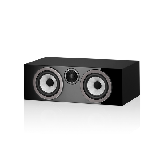 Der Bowers & Wilkins HTM72 S3 Centerlautsprecher in Glanzschwarz, mit zwei silbernen Continuum™-Konus-Tiefmitteltönern seitlich und einem schwarzen Carbon Dome-Hochtöner in der Mitte, steht auf einer reflektierenden Oberfläche.