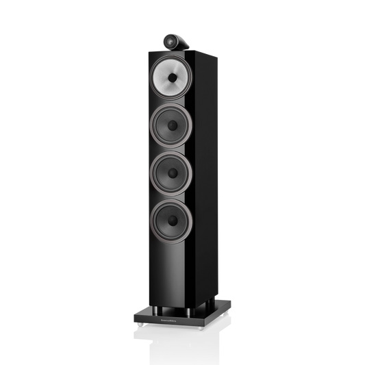 Ein hoher Bowers & Wilkins 702 S3 Standlautsprecher in Glanzschwarz mit vier Aerofoil-Profil-Bassmembranen und einem Carbon-Dome-Hochtöner auf der Oberseite, glattem Hochglanz-Finish und stabilem rechteckigen Sockel vor einem schlichten Hintergrund.