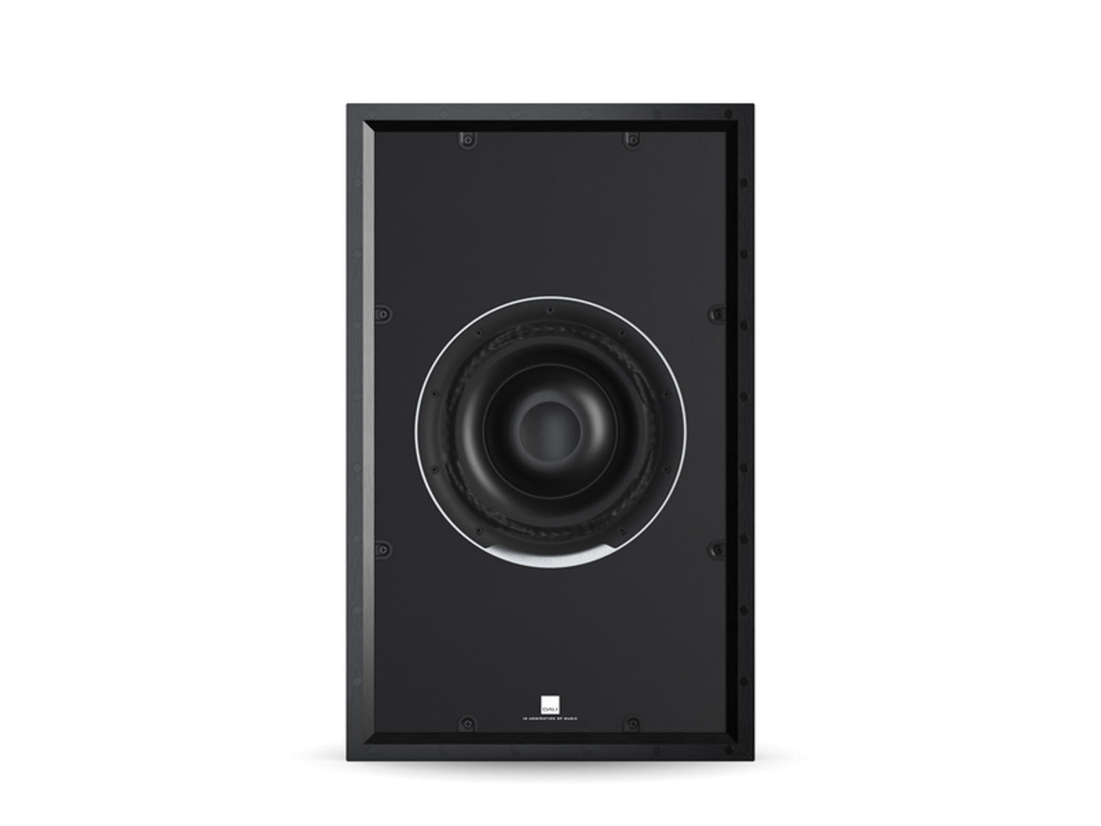 Der Dali PHANTOM IW SUB S-100 Subwoofer Stück ist ein weißer, rechteckiger Unterputz-Subwoofer mit zentralem, rundem Tieftöner und minimalistischem Design vor weißem Hintergrund, der eine überragende Klangqualität für jedes moderne Interieur liefert.
