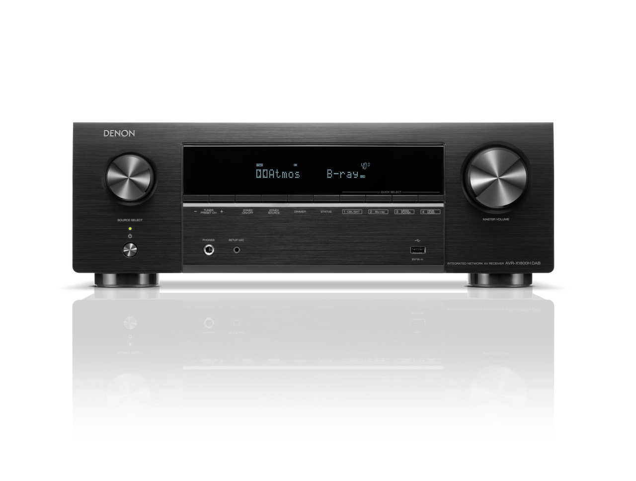 Der Denon AVR-X1800H DAB AV-Receiver in Schwarz verfügt über 8K-Videotechnologie, ein digitales Display mit DOLBY Atmos und B-ray, mehrere Bedienknöpfe, Tasten und Eingangsanschlüsse, die auf einem weißen Hintergrund mit einer reflektierenden Oberfläche darunter dargestellt werden.