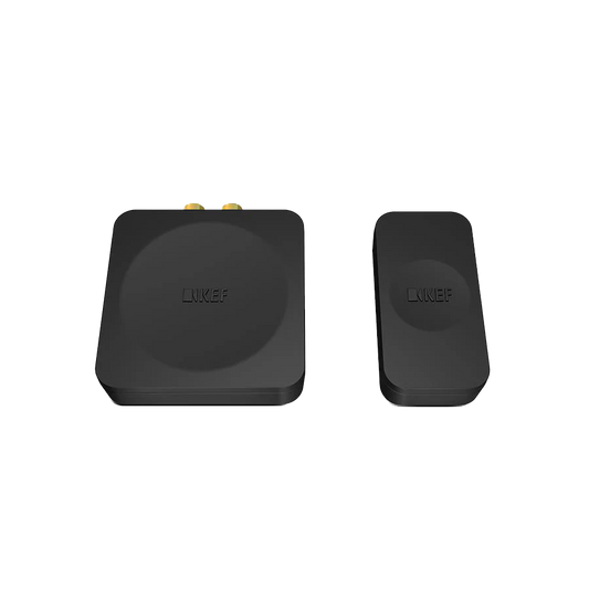 Zwei schwarze, rechteckige KEF KW1 TX/RX System Wireless Subwoofer Adapter Kits mit abgerundeten Ecken nebeneinander auf weißem Hintergrund - ideal für drahtlose Audioübertragung mit einem Kube-Subwoofer.