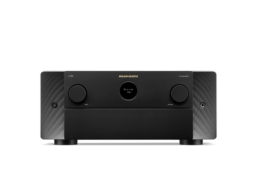 Frontansicht des Marantz AV 10 AV-Vorverstärkers in Schwarz, mit zwei großen seitlichen Reglern, einem zentralen Display und dem Marantz-Logo auf der Oberseite - entwickelt für immersiven Dolby Atmos-Sound.