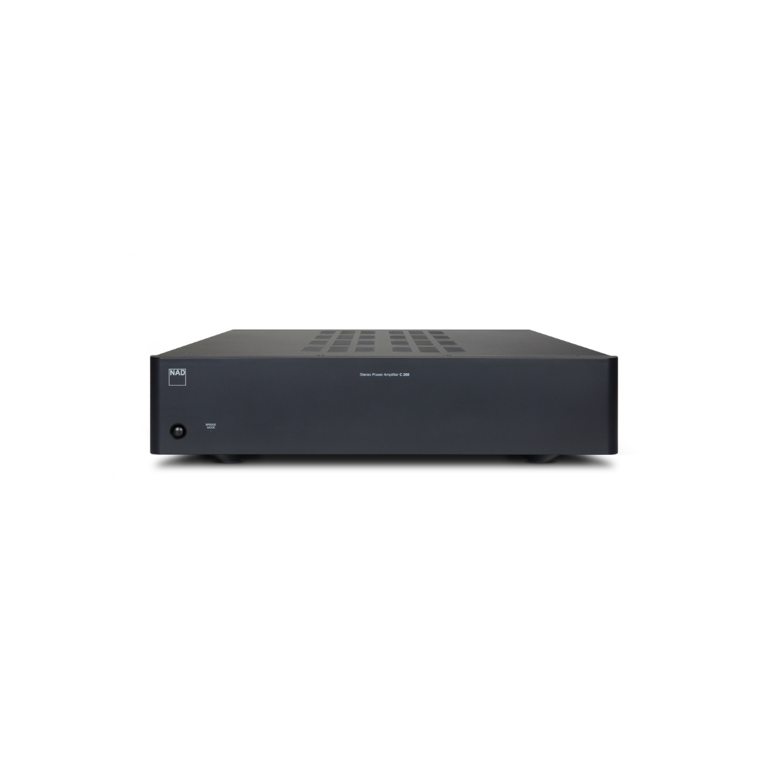 Die NAD C268 Digitale Stereo-Endstufe ist eine schwarze, rechteckige Stereo-Endstufe mit einer minimalistischen Frontplatte, einem Netzschalter unten links und einem kleinen weißen Text in der Mitte - ideal für Leistungs-Upgrades, der vor einem schlichten weißen Hintergrund angezeigt wird.