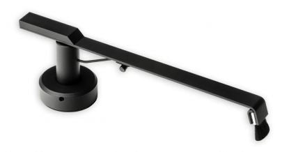Der Pro-Ject Sweep it S2 in Schwarz besticht durch sein schlankes, modernes Design mit langem, abgewinkeltem Arm und runder Basis - ideal für Vinyl-Liebhaber, die minimalistischen Stil schätzen, komplett mit einem aus der Basis herausgeführten Netzkabel.