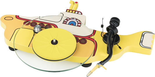 Der Pro-Ject Yellow Submarine in Gelb verfügt über von den Beatles inspirierte Designdetails und einen Glasteller - ein auffälliger Plattenspieler, der ikonischen Stil und hervorragende Klangqualität bietet.