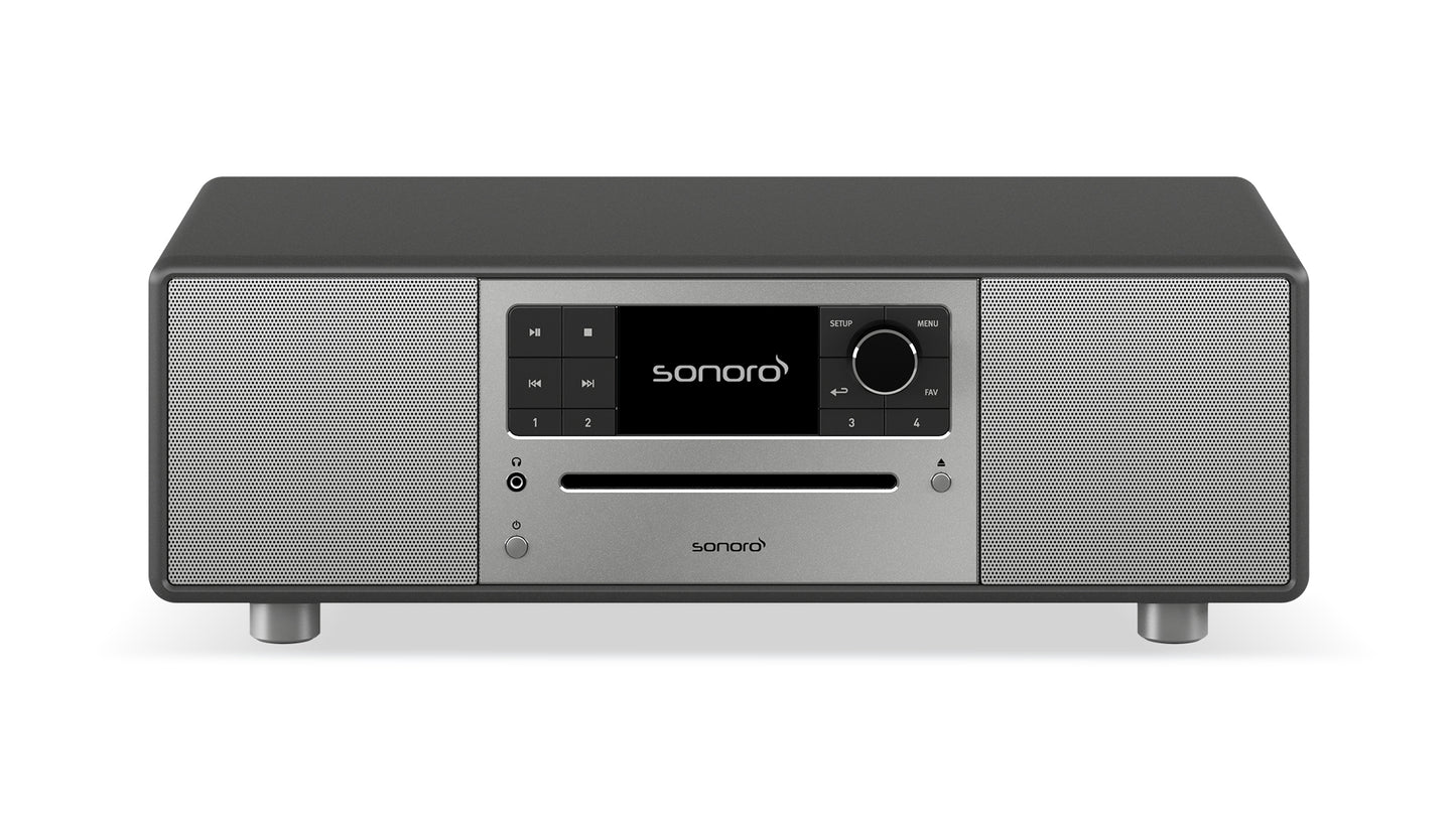 Der Sonoro Prestige in Graphit (matt) - Silber verfügt über ein zentrales Display, einen Bedienknopf, Tasten und einen CD-Schacht zwischen zwei Lautsprechern - perfekt für verschiedene Musikquellen und eine hervorragende Akustik in einem schlanken, modernen Design.
