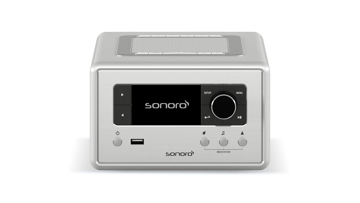 Der Sonoro Relax in hochglänzendem Silber verfügt über ein digitales Display, Fronttasten und ein großes Zifferblatt. Sein modernes rechteckiges Design ist ideal für Wellness-Momente oder das Abspielen von Entspannungsmusik zur Entspannung zu Hause.