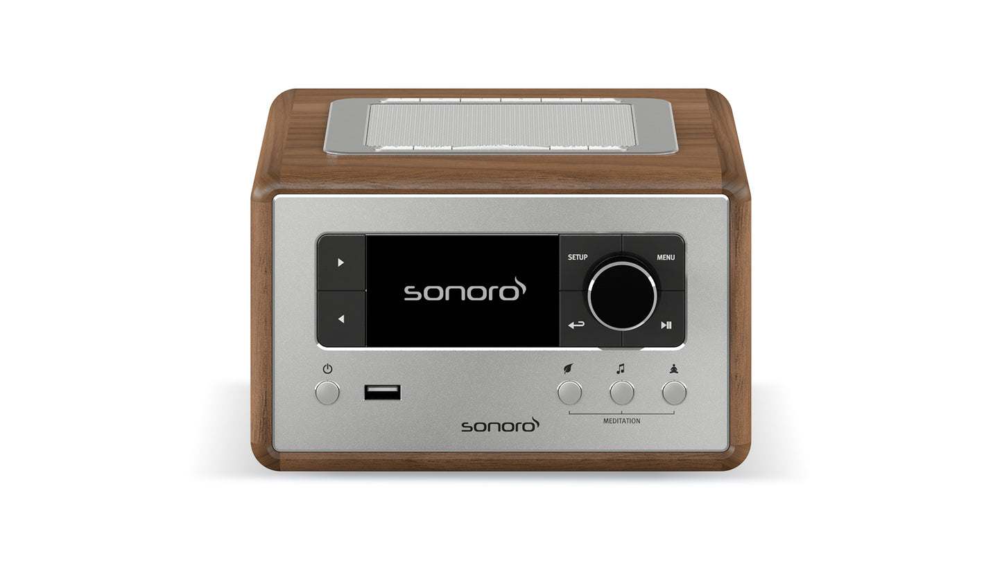 Das Sonoro Relax in Walnuss-Silber ist ein rechteckiges Tischradio mit Display, Bedientasten und Einstellknopf - ideal für Wellness oder Entspannung mit beruhigender Musik oder geführten Meditationsübungen.