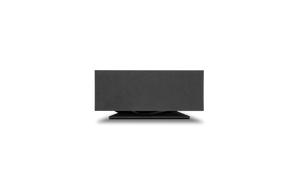 Ein rechteckiger, schwarzer Cambridge Audio EVO ONE All-in-One Premium-Lautsprecher mit Stofffront steht auf einem minimalistischen Standfuß, perfekt zentriert vor schwarzem Hintergrund - für raumfüllenden Klang und stilvolles Design.