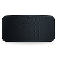 Der Bluesound PULSE 2i in Schwarz ist ein rechteckiger Streaming-Lautsprecher mit Mesh-Front und dezentem Logo oben, ideal für audiophile Erlebnisse.