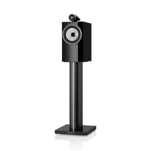 Ein glanzschwarzer Bowers & Wilkins 705 S3 Regallautsprecher mit Tweeter-on-Top-Design und silbernem Rundtreiber steht auf passendem schwarzen Ständer vor neutralem Hintergrund.