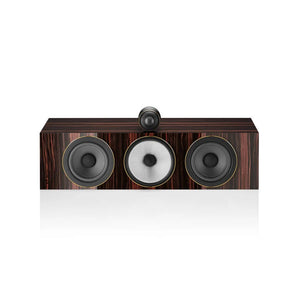 Der Bowers & Wilkins HTM71 S3 Signature Centerlautsprecher in Datuk Gloss verfügt über drei nach vorne gerichtete Treiber und einen oben angebrachten Hochtöner für eine hervorragende Klangwiedergabe.