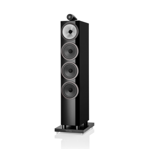 Ein hoher Bowers & Wilkins 702 S3 Standlautsprecher in Glanzschwarz mit vier Aerofoil-Profil-Bassmembranen und einem Carbon-Dome-Hochtöner auf der Oberseite, glattem Hochglanz-Finish und stabilem rechteckigen Sockel vor einem schlichten Hintergrund.
