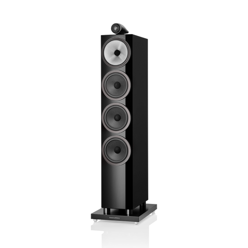 Ein hoher Bowers & Wilkins 702 S3 Standlautsprecher in Glanzschwarz mit vier Aerofoil-Profil-Bassmembranen und einem Carbon-Dome-Hochtöner auf der Oberseite, glattem Hochglanz-Finish und stabilem rechteckigen Sockel vor einem schlichten Hintergrund.