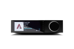 Der Cambridge Audio EVO 150 All-in-One Player in Schwarz zeigt Death Dips von Kid Kapichi von Sugar Tax auf Spotify an, mit Albumcover und Wiedergabesteuerung mit nahtloser StreamMagic-Integration.