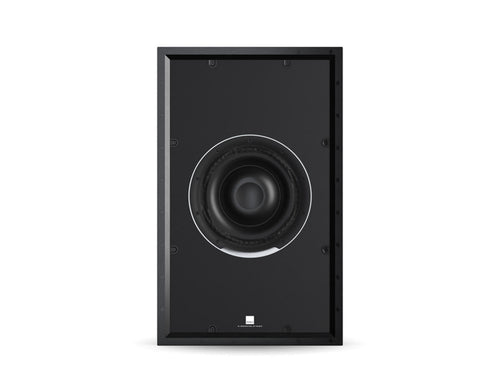 Der Dali PHANTOM IW SUB S-100 Subwoofer Stück ist ein weißer, rechteckiger Unterputz-Subwoofer mit zentralem, rundem Tieftöner und minimalistischem Design vor weißem Hintergrund, der eine überragende Klangqualität für jedes moderne Interieur liefert.