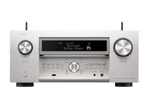 Der Denon AVC-A1H AV-Receiver in Silber verfügt über ein digitales Display (Blu-ray Dolby Atmos), große Lautstärke-/Source-Drehregler, frontseitige Tasten und Eingangsanschlüsse - ideal für Heimkino-Setups mit Unterstützung für 8K-Auflösung.