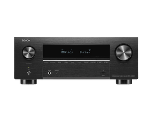 Frontansicht des Denon AVC-X3800H AV-Receivers in Schwarz mit gebürstetem Metall-Finish, zwei großen Drehreglern, digitalem Display mit Dolby Atmos B-ray und HEOS Built-in, sowie Bedientasten für ein immersives Heimkino-Erlebnis.