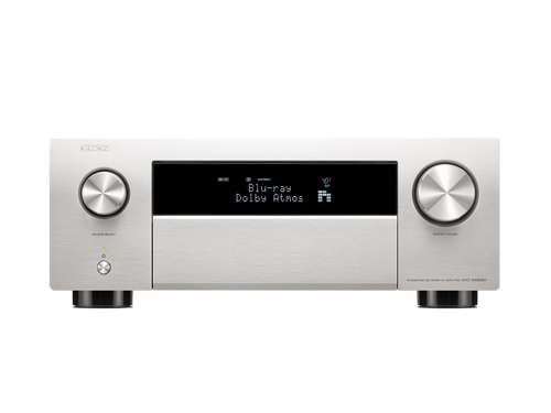 Der Denon AVC-X4800H AV-Receiver in Silber mit HEOS Built-in zeigt "Blu-ray Dolby Atmos" an, verfügt über zwei große Bedienknöpfe, mehrere Tasten unterhalb des Bildschirms und liefert immersiven 3D-Audio.