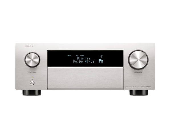 Der Denon AVC-X4800H AV-Receiver in Silber mit HEOS Built-in zeigt "Blu-ray Dolby Atmos" an, verfügt über zwei große Bedienknöpfe, mehrere Tasten unterhalb des Bildschirms und liefert immersiven 3D-Audio.