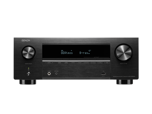 Der Denon AVR-X2800H AV-Receiver in Schwarz verfügt über ein Display (zeigt Dolby Atmos und Blu-ray), große Bedienknöpfe, Eingangstasten, Frontanschlüsse und unterstützt 8K-Videos für ein immersives Erlebnis.