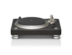 Der Denon DP-3000NE Plattenspieler in dunklem Ebenholz besticht durch sein modernes Design mit Holzsockel, rundem Plattenteller und Metalltonarm, der von vorne auf einer spiegelnden Oberfläche abgebildet ist.