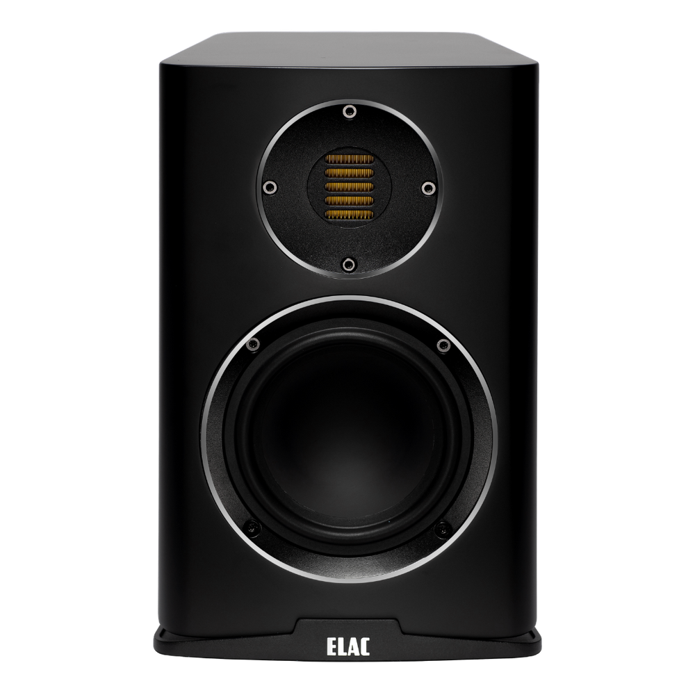 Frontansicht des Elac Carina BS 243.4 Regallautsprecher Stück in Schwarz Seidenmatt mit Tieftöner und JET-Hochtöner Bändchenhochtöner, modernes rechteckiges Design, und ELAC-Logo am Sockel für hochauflösenden Klang.