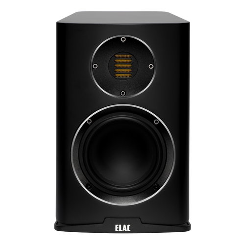Frontansicht des Elac Carina BS 243.4 Regallautsprecher Stück in Schwarz Seidenmatt mit Tieftöner und JET-Hochtöner Bändchenhochtöner, modernes rechteckiges Design, und ELAC-Logo am Sockel für hochauflösenden Klang.