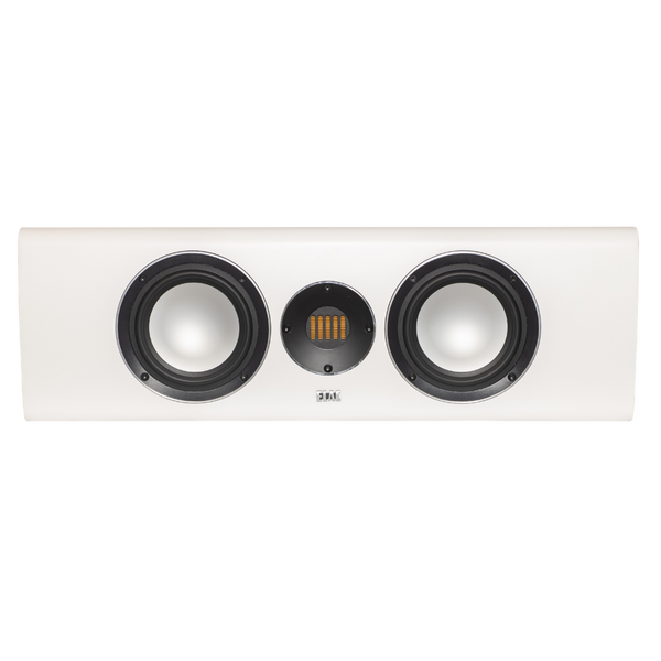 Der Elac Carina CC 241.4 Centerlautsprecher in Weiß Seidenmatt verfügt über zwei große runde Tieftöner, ein zentrales Gitter mit vertikalem orange-schwarzem Muster und ist für optimale Heimkino-Akustik ausgelegt.