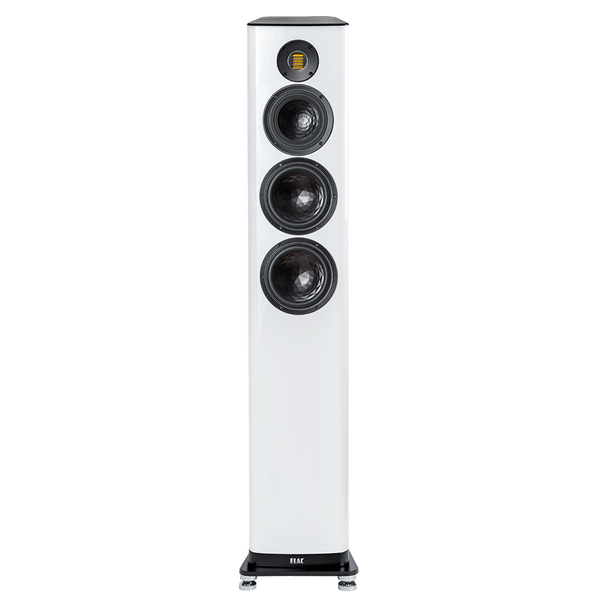 Der Elac Vela FS 409.2 Standlautsprecher Stück in Weiß Hochglanz verfügt über drei schwarze runde Treiber und einen JET-Hochtöner auf der Oberseite, die alle auf einem schlanken schwarzen Sockel montiert sind.