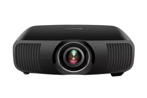 Der schwarze Epson EH-LS12000B Projektor, frontal mit zentralem Objektiv und seitlichen Lüftungsgittern, bietet beeindruckende 4K-Bildqualität und HDR-Unterstützung vor weißem Hintergrund.
