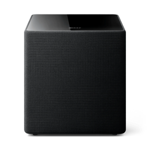 Der KEF Kube 12 MIE in Schwarz ist ein schwarzer, quaderförmiger Subwoofer mit stoffbezogenem Gehäuse und glänzender Oberseite, der mit der Music Integrity Engine ausgestattet ist. Die Abbildung zeigt ihn von vorne vor einem schlichten Hintergrund.