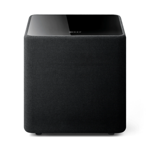 Der KEF Kube 8 MIE, ein schwarzer, würfelförmiger Subwoofer mit glänzender Oberseite und stoffbezogenen Seiten, liefert auf schlichtem Hintergrund tiefen audiophilen Bass für Musikliebhaber.