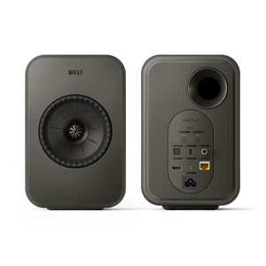 Zwei KEF LSX II LT Aktivlautsprecher im Paar in Graphite Grey, vorne mit Uni-Q-Treiber, hinten sichtbarer Music Integrity Engine®, Anschlüssen und Bassreflex-Port.
