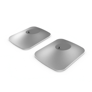 Zwei schlanke, rechteckige KEF P1 Tischstandfuß Paare in Silber mit abgerundeten Kanten und einer zentralen, kreisförmigen Fläche aus Aluminiumdruckguss stehen nebeneinander auf einem weißen Hintergrund.