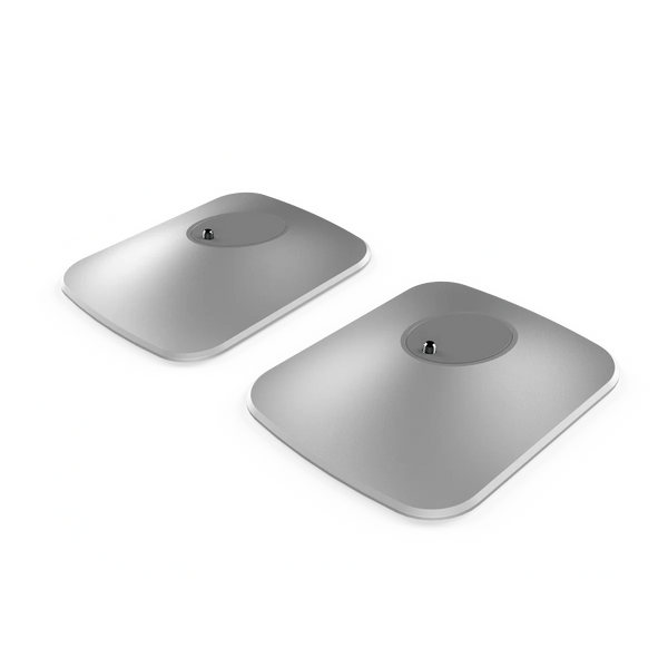 Zwei schlanke, rechteckige KEF P1 Tischstandfuß Paare in Silber mit abgerundeten Kanten und einer zentralen, kreisförmigen Fläche aus Aluminiumdruckguss stehen nebeneinander auf einem weißen Hintergrund.