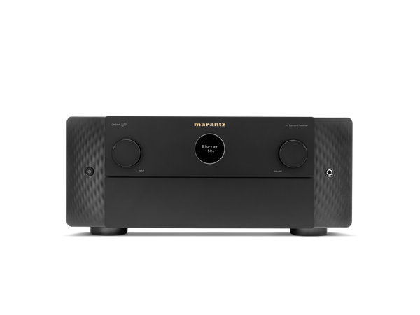 Frontansicht des Marantz Cinema 40 AV-Receivers in Schwarz mit zentralem, rundem Display, zwei großen Bedienknöpfen, glatten, strukturierten Panelkanten und fortschrittlichem Heimkino-Audio mit Dolby Atmos-Unterstützung.