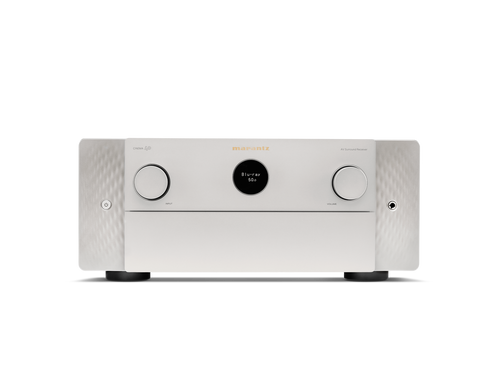 Der Marantz Cinema 40 AV-Receiver in Silber-Gold verfügt über ein zentrales Display, zwei große seitliche Knöpfe und ein minimalistisches Design - ideal für immersive Dolby Atmos Heimkino-Audio-Erlebnisse.