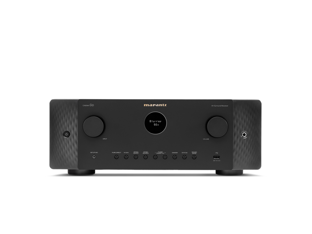 Frontansicht des Marantz Cinema 60 AV-Receivers mit schwarzer Oberfläche, zwei großen Reglern, einem zentralen runden Display und mehreren Tasten und Anschlüssen - unterstützt Dolby Atmos und 8K Ultra HD für einen beeindruckenden Heimkino-Sound.