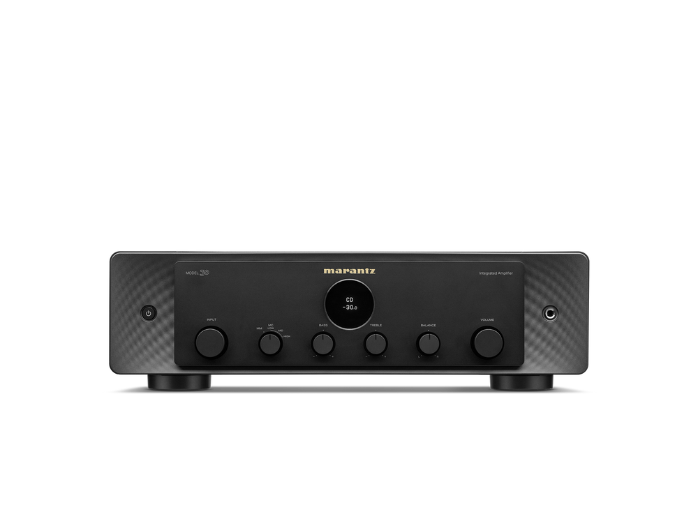 Frontansicht des Marantz Model 30 Verstärkers in Schwarz, mit zentralem Display, Bedienelementen und Tasten. Sein schlankes Design mit HDAM-SA3-Technologie sorgt für musikalischen Klang; das Marantz-Logo befindet sich über dem Display.