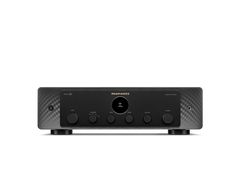 Frontansicht des Marantz Model 50 Verstärkers in Schwarz, der das klassische Audiogeräte-Design mit zentralem Display, runden Bedienknöpfen, Tasten und Kopfhöreranschluss rechts hervorhebt.