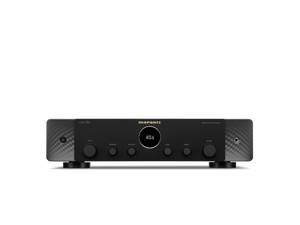 Der Marantz Stereo 70s Verstärker in Schwarz mit zentralem Digitaldisplay (zeigt 40.0), mehreren Reglern und modernem Design auf weißem Hintergrund - ideal für hochauflösende Audioqualität im Home Entertainment.