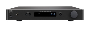 Der NAD C338 Digitaler Vollverstärker ist ein schwarzer HybridDigital Vollverstärker mit zentralem Digitaldisplay, mehreren Bedienelementen, Kopfhörerbuchse, großem Lautstärkeregler auf der rechten Seite und Bluetooth-Empfänger für drahtloses Streaming.
