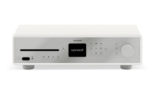 Der Sonoro Maestro Verstärker in Weiß (matt) - Silber verfügt über ein Display, Tasten, einen großen Drehknopf, einen CD-Einschub und unterstützt Digitalradio DAB+ für gestochen scharfen digitalen Radioempfang.